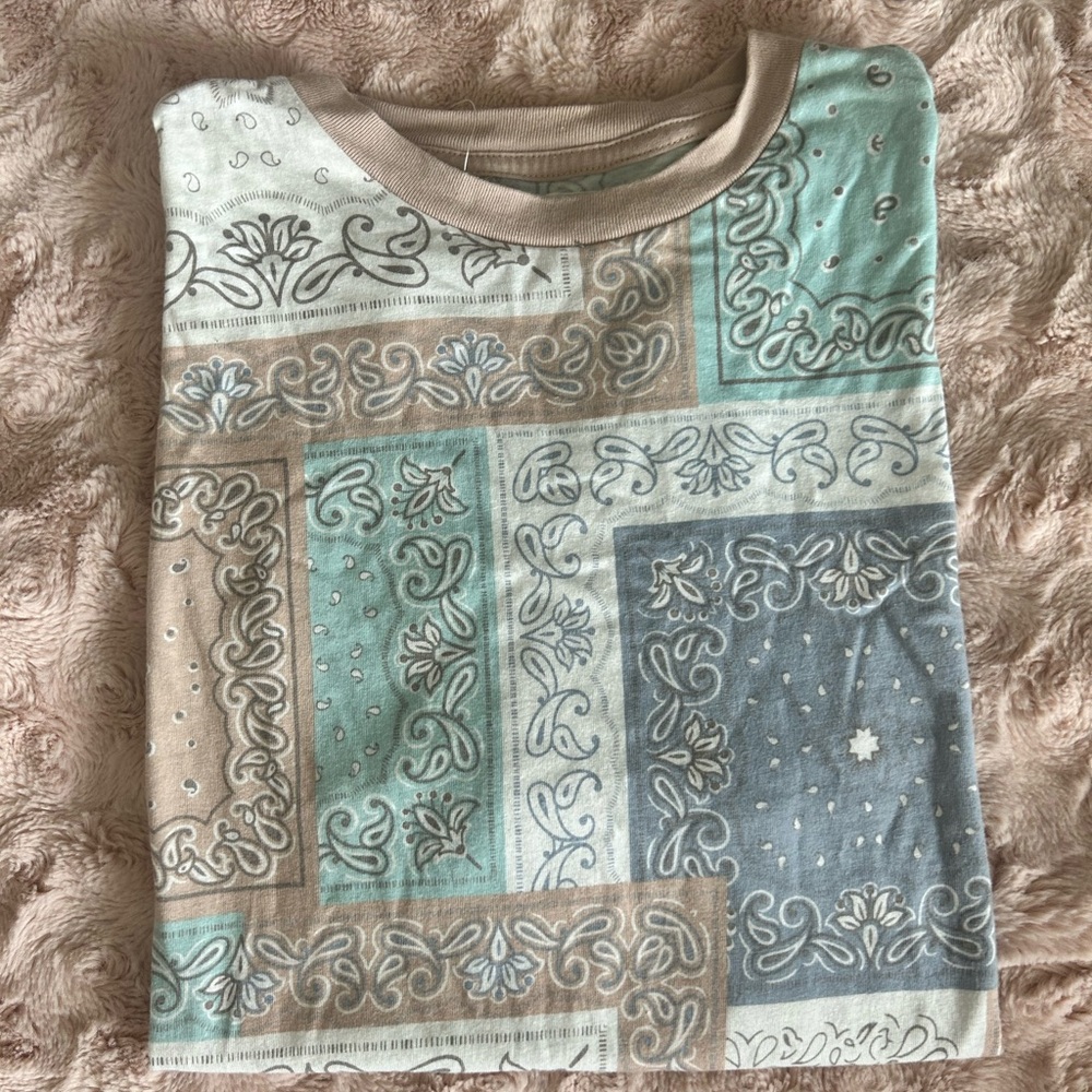 PacSun Men’s paisley tshirt